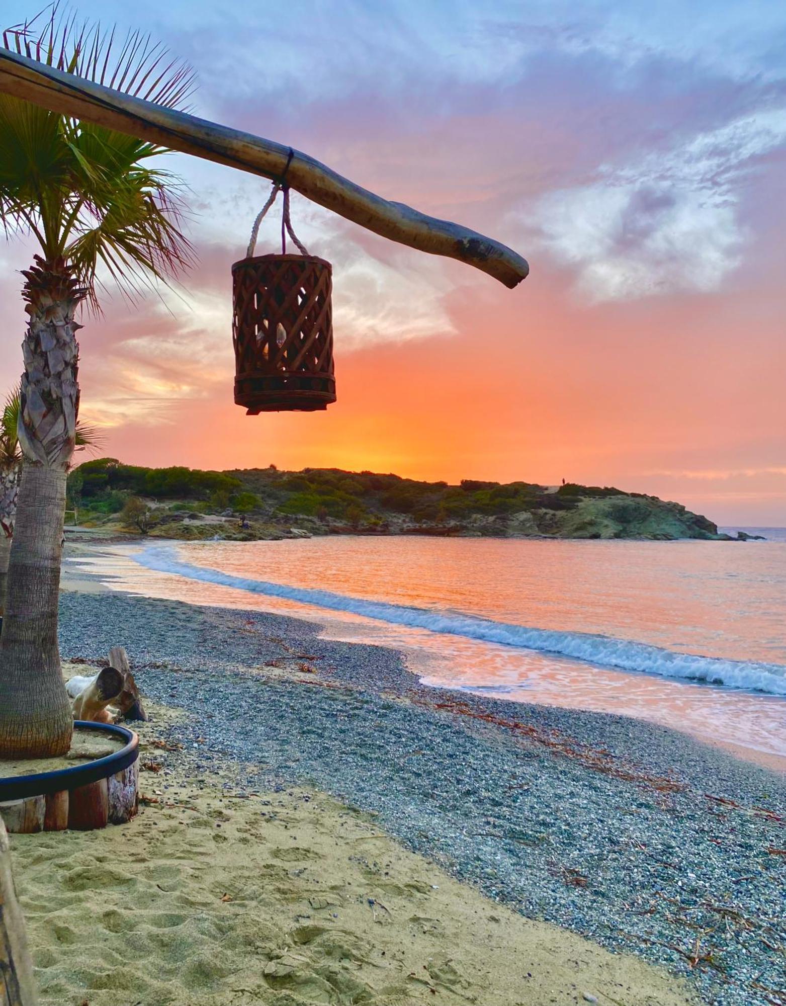 Villa Naya By The Beach อานาวีซอส ภายนอก รูปภาพ